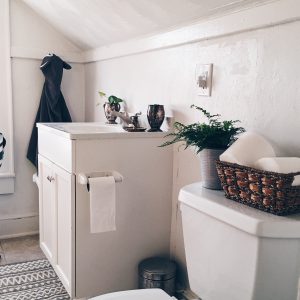 Umywalki z szafką do małej łazienki